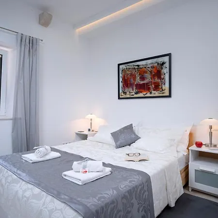 Luxor Hvar - Main Square Apartment *