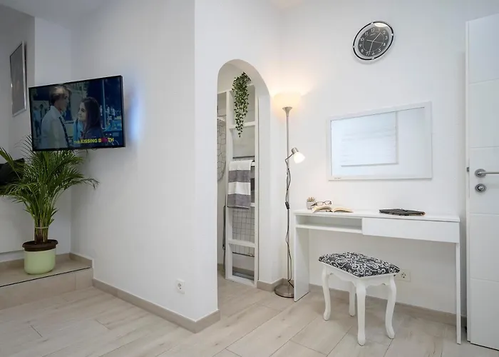 Luxor Hvar - Main Square * Хвар