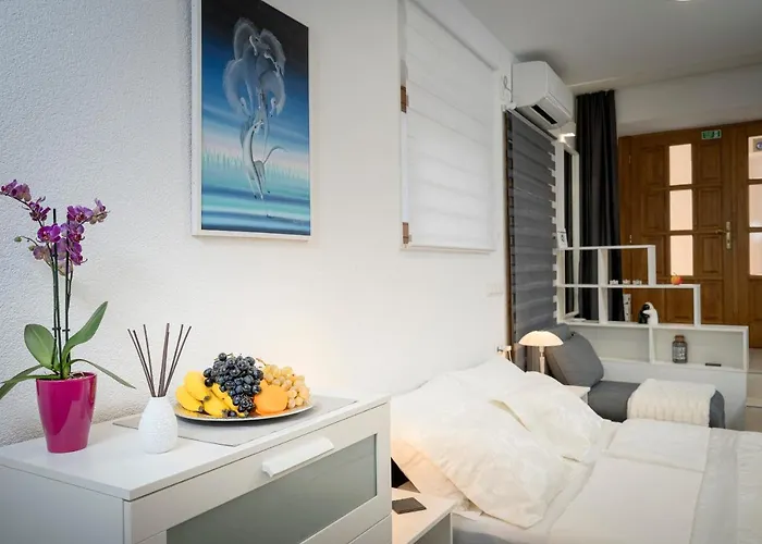 Luxor Hvar - Main Square * Хвар